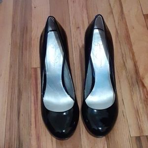 Jessica Simpson pumps